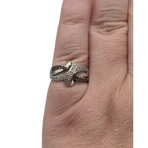 Solid White Gold Black & White Diamond Crisscross / Knot 10k Ring – Size 7